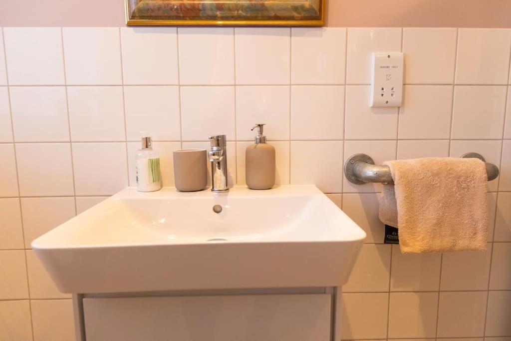 Amarelo Apartment, Central Charlbury, 1 Super King Bed מראה חיצוני תמונה