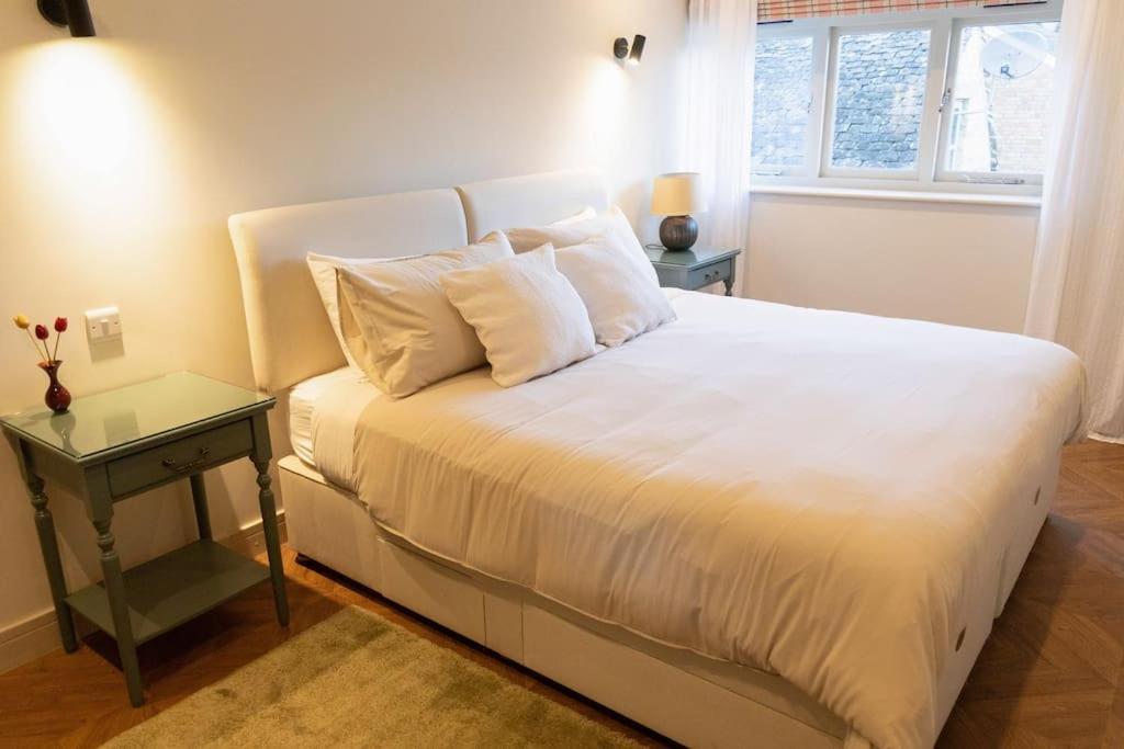 Amarelo Apartment, Central Charlbury, 1 Super King Bed מראה חיצוני תמונה