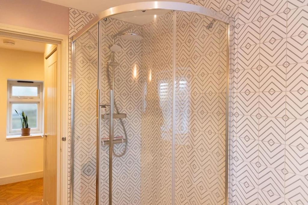 Amarelo Apartment, Central Charlbury, 1 Super King Bed מראה חיצוני תמונה